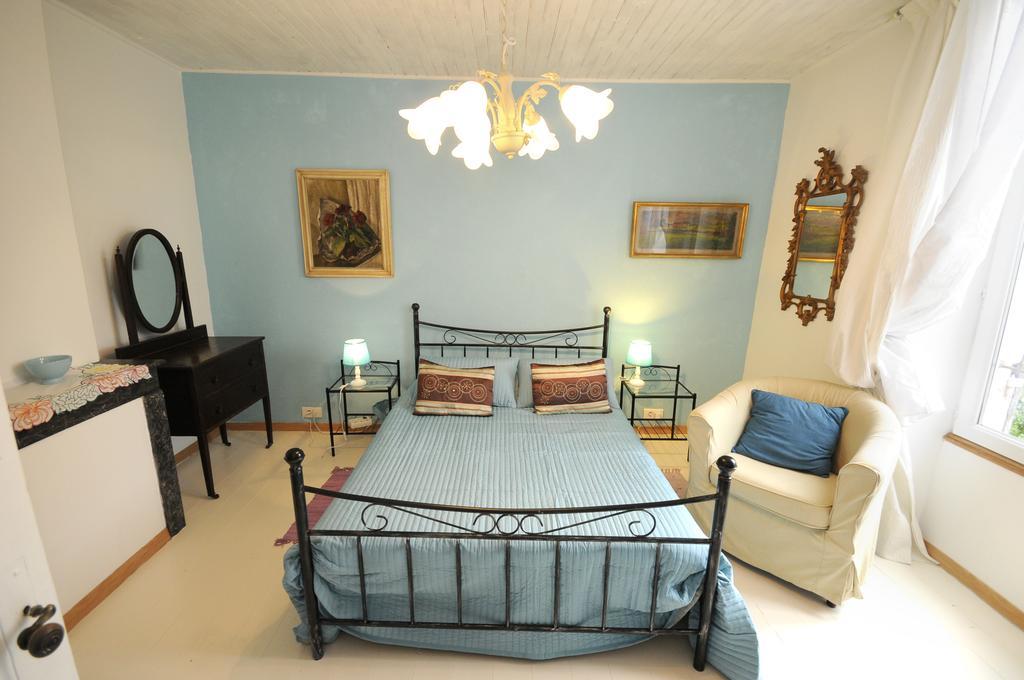 Bed and Breakfast Chez Madeleine Saint-Colomb-de-Lauzun Zimmer foto