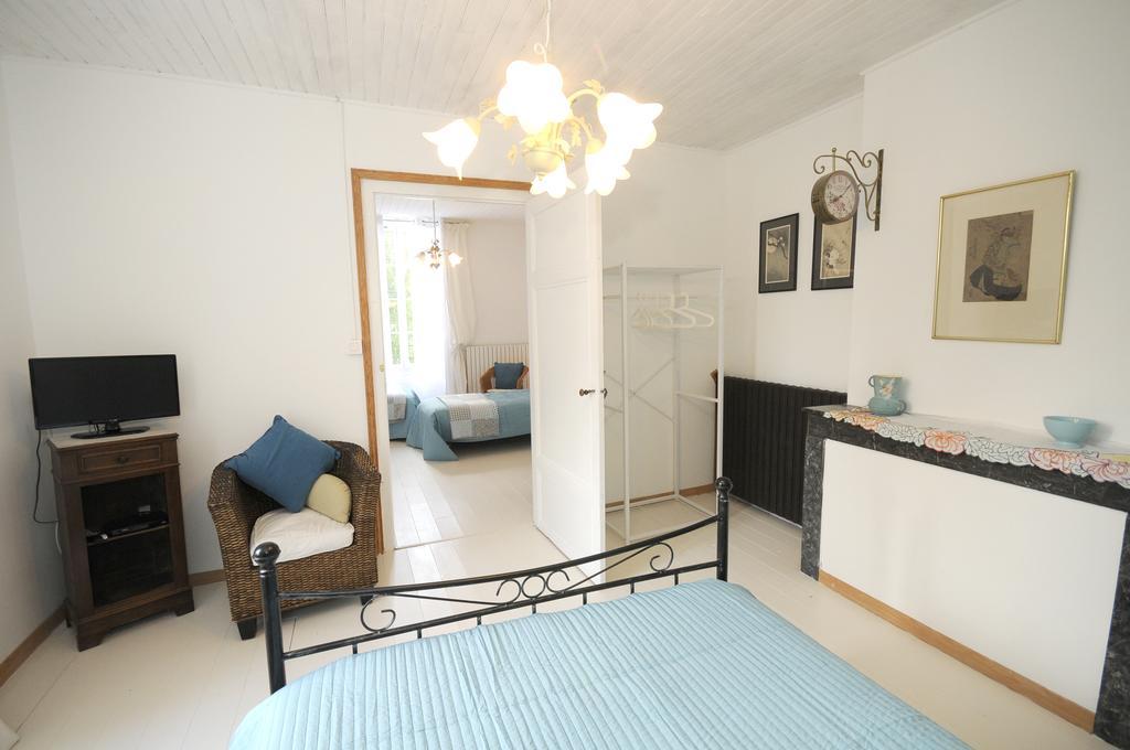 Bed and Breakfast Chez Madeleine Saint-Colomb-de-Lauzun Zimmer foto