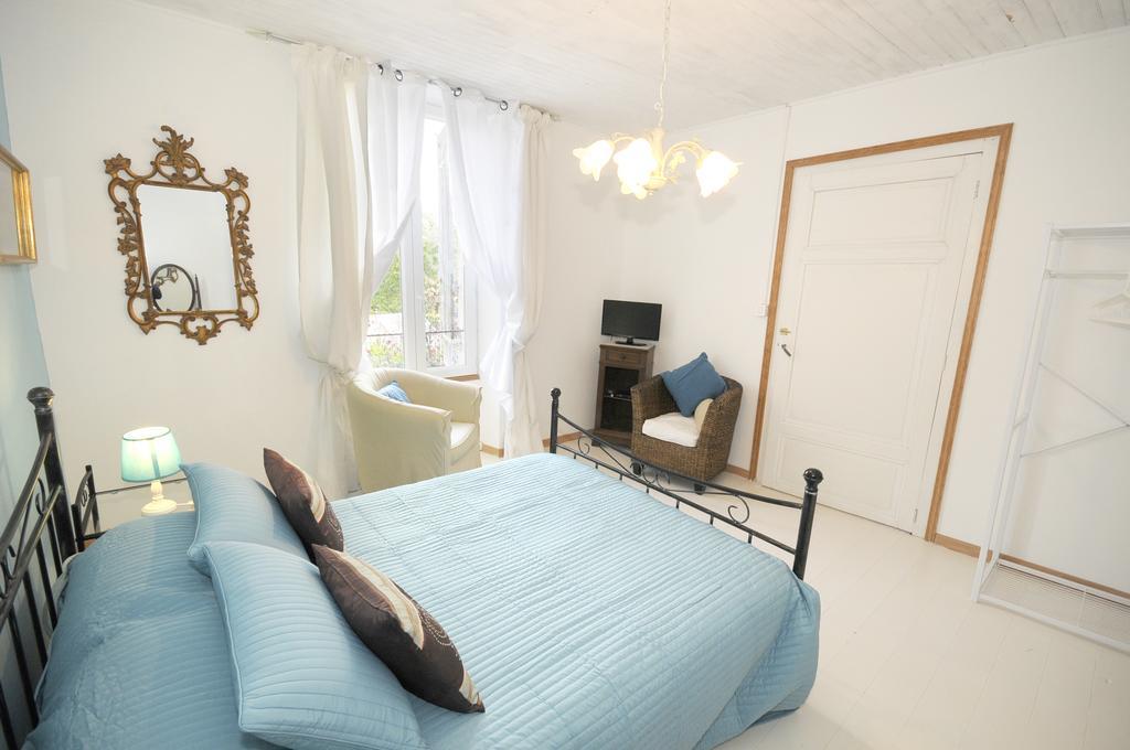 Bed and Breakfast Chez Madeleine Saint-Colomb-de-Lauzun Zimmer foto