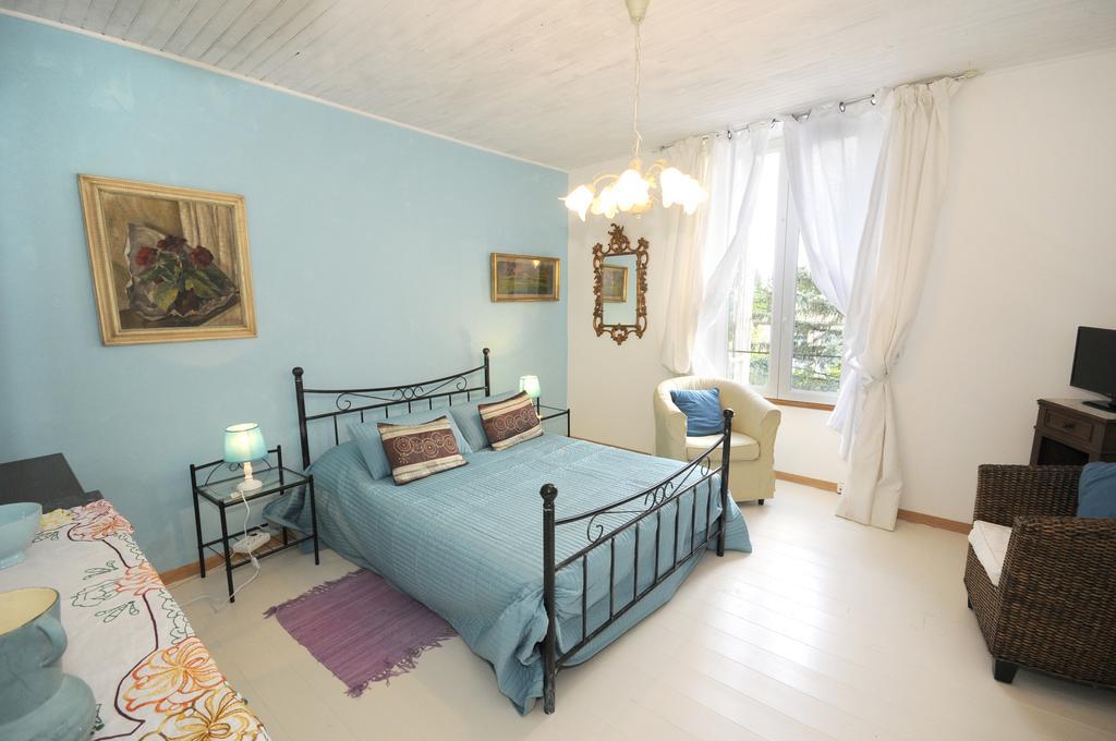 Bed and Breakfast Chez Madeleine Saint-Colomb-de-Lauzun Zimmer foto