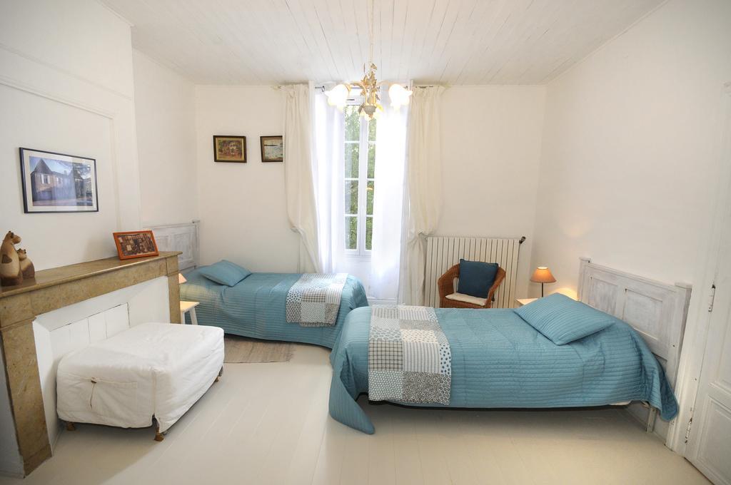 Bed and Breakfast Chez Madeleine Saint-Colomb-de-Lauzun Zimmer foto