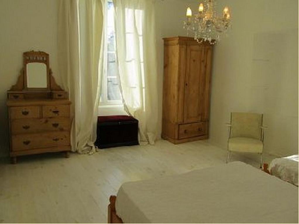 Bed and Breakfast Chez Madeleine Saint-Colomb-de-Lauzun Zimmer foto